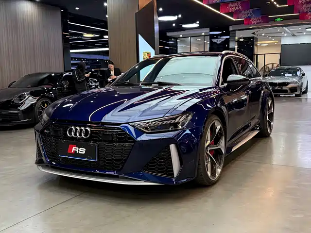 AUDI RS 6