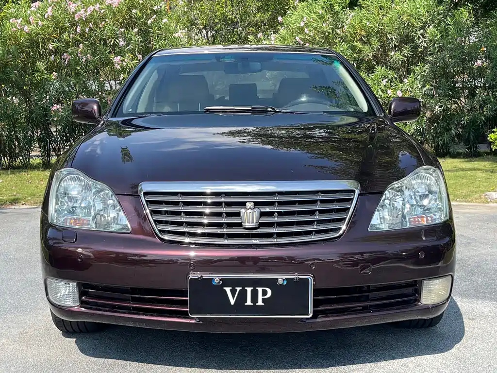 Toyota Crown — миниатюра 2