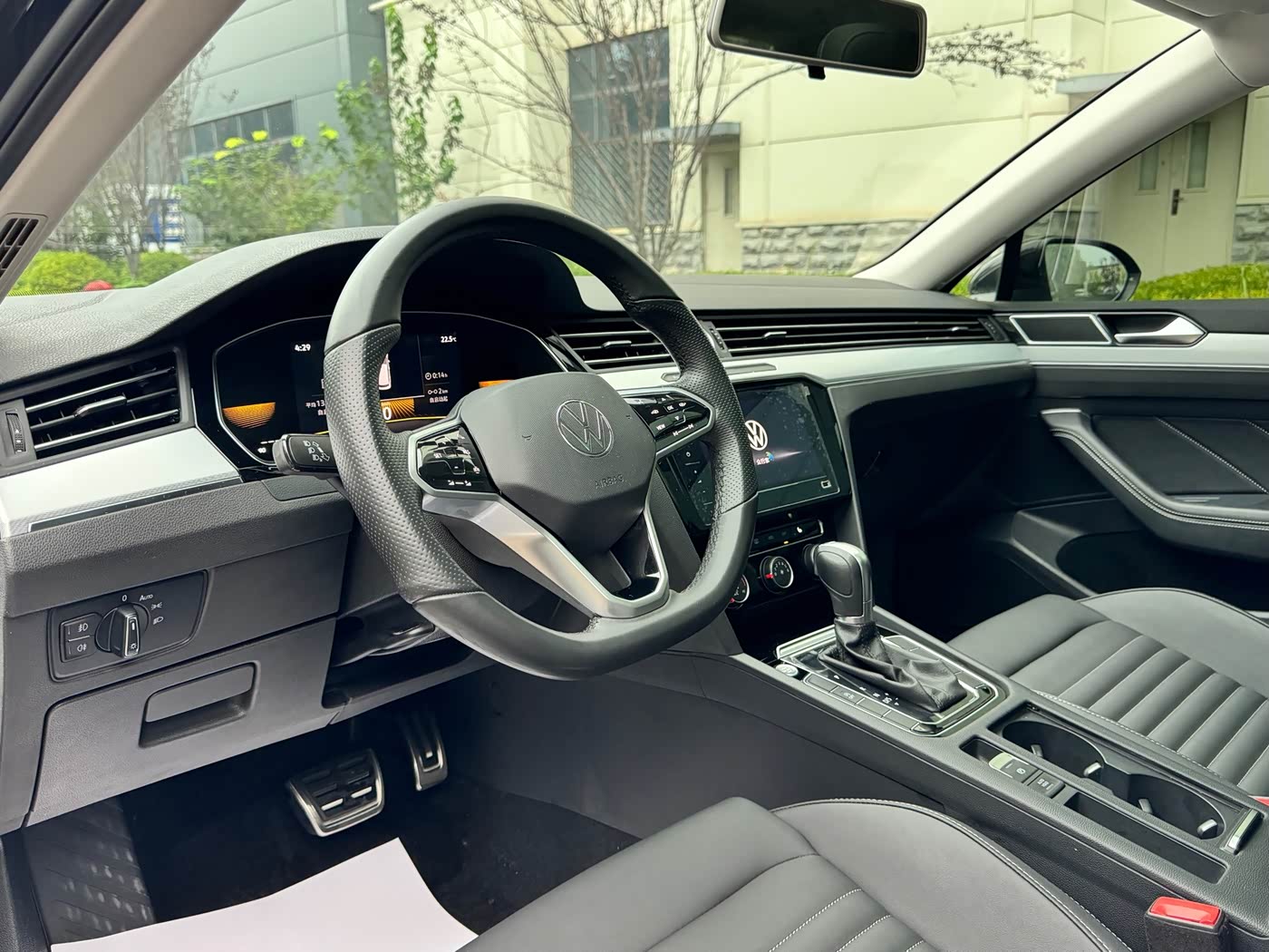 Volkswagen Magotan 1.4 л 2023 г. Чёрный, пробег 28000 км