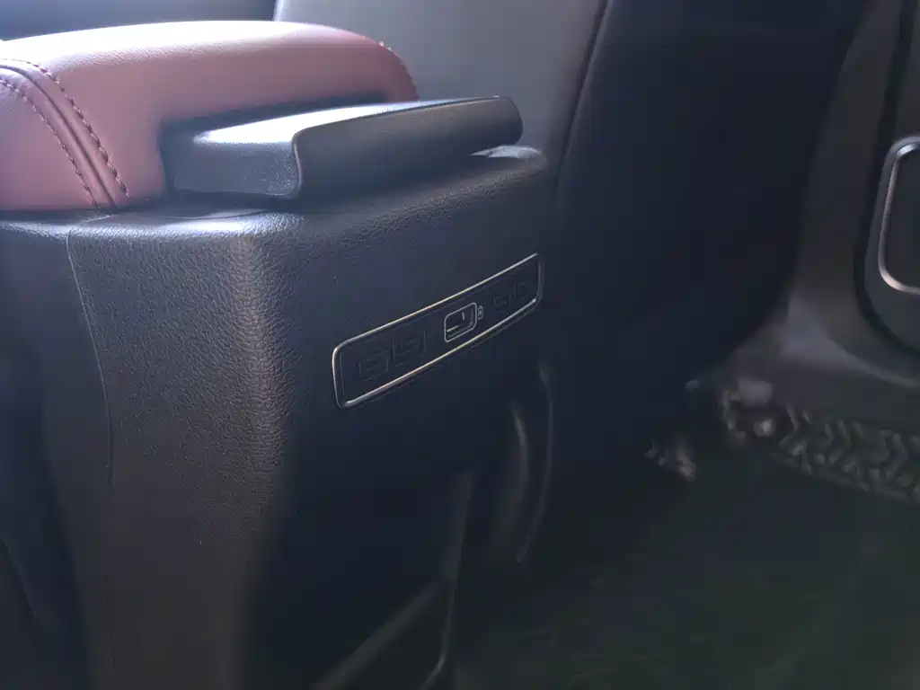 Geely Binyue — миниатюра 12