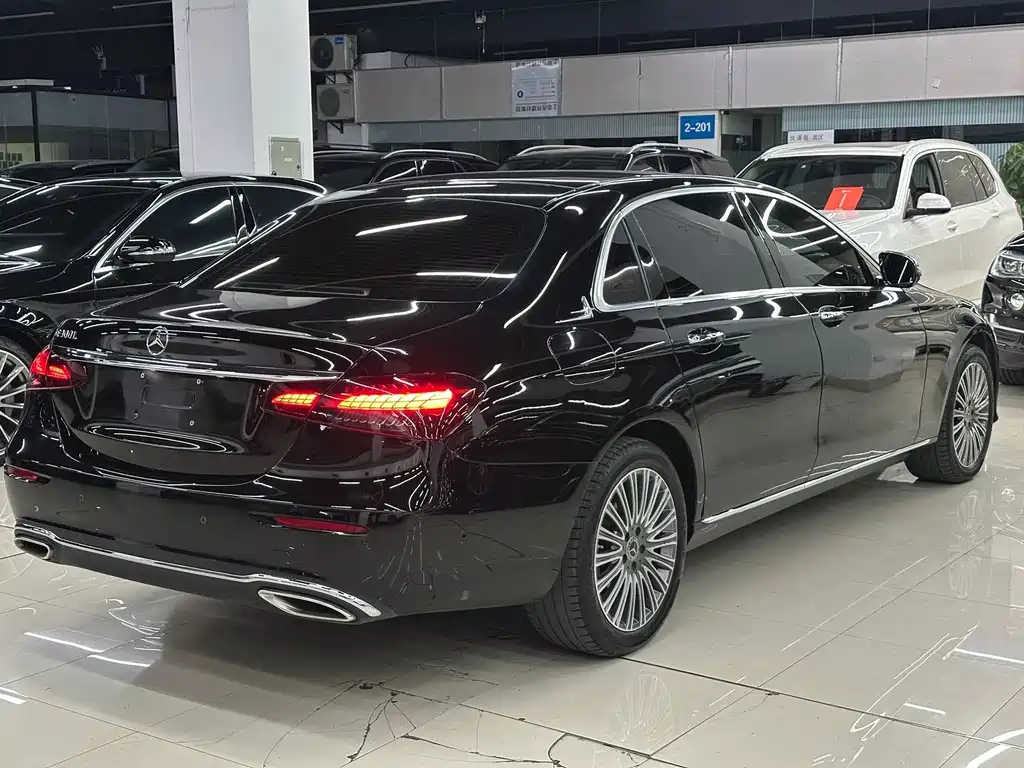 MERCEDES-BENZ E CLASS