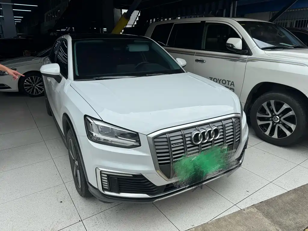 Audi Q2L e-tron — миниатюра 2