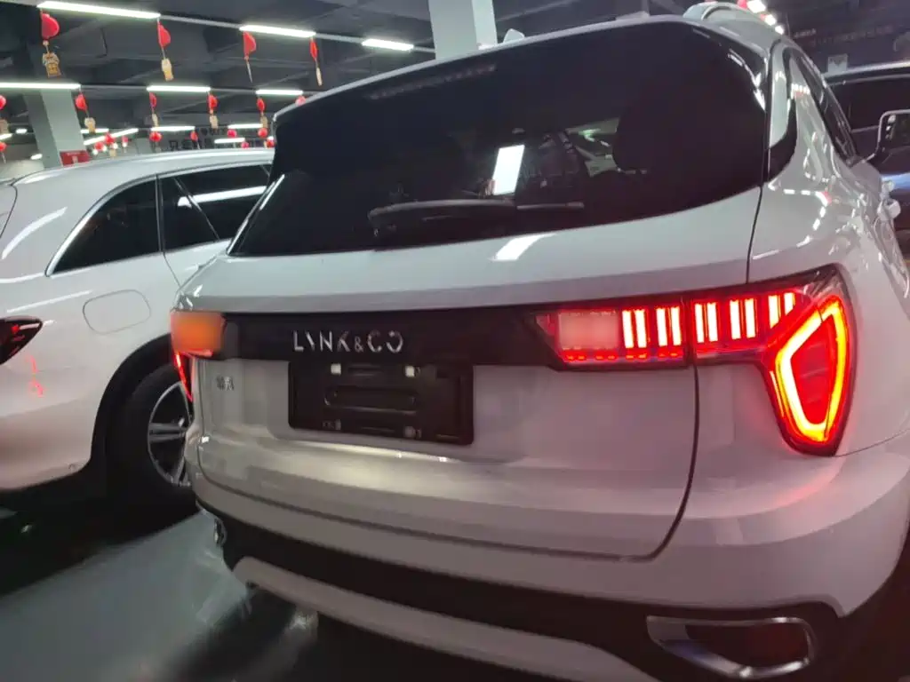 Lynk & Co 01 2017 2.0T Pro