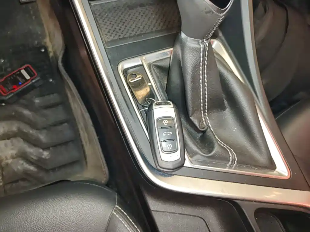 Geely Vision X3 — миниатюра 9