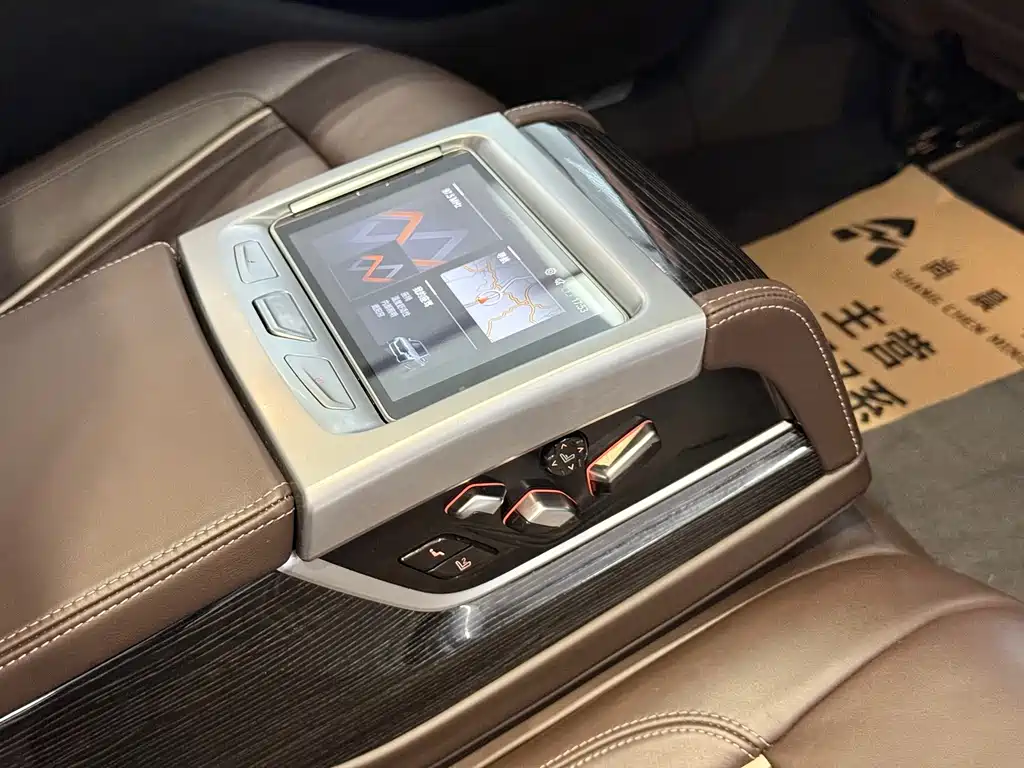 BMW 7 Series — миниатюра 11