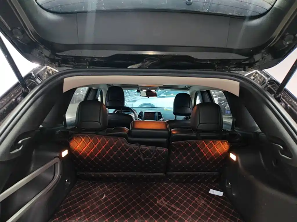 Jeep Cherokee — миниатюра 15