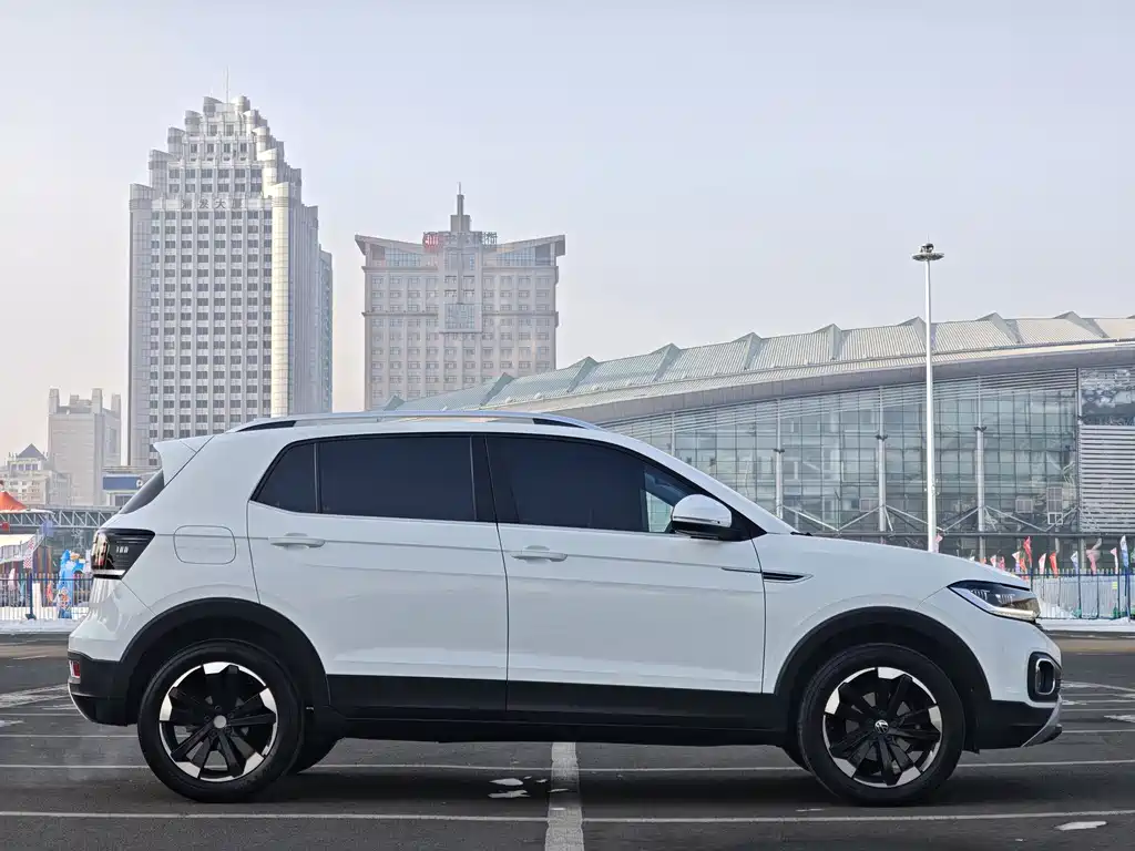 VOLKSWAGEN EXPLORING THE SHADOW