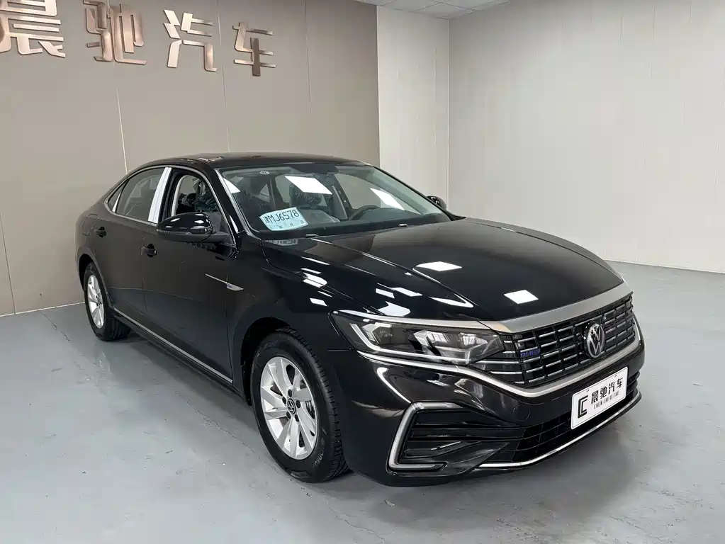 Volkswagen Passat PHEV — миниатюра 2