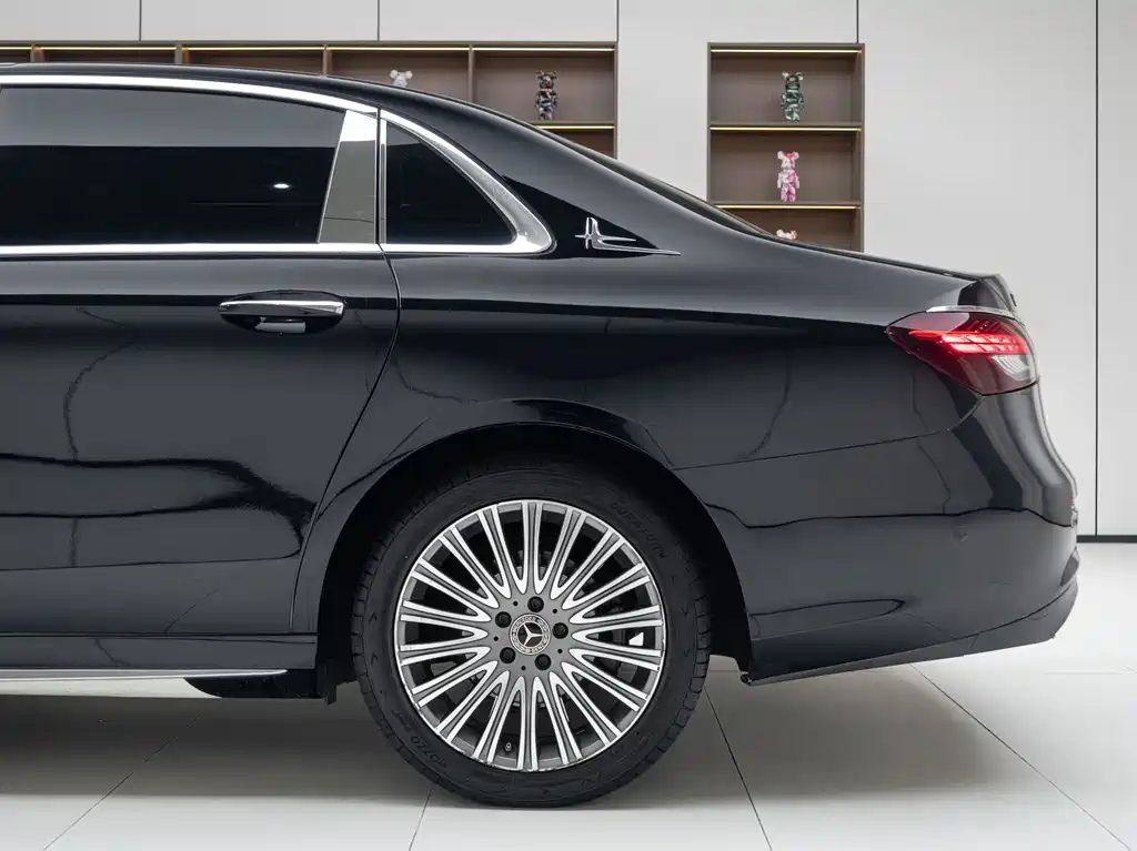 Mercedes-Benz E-Class — миниатюра 5