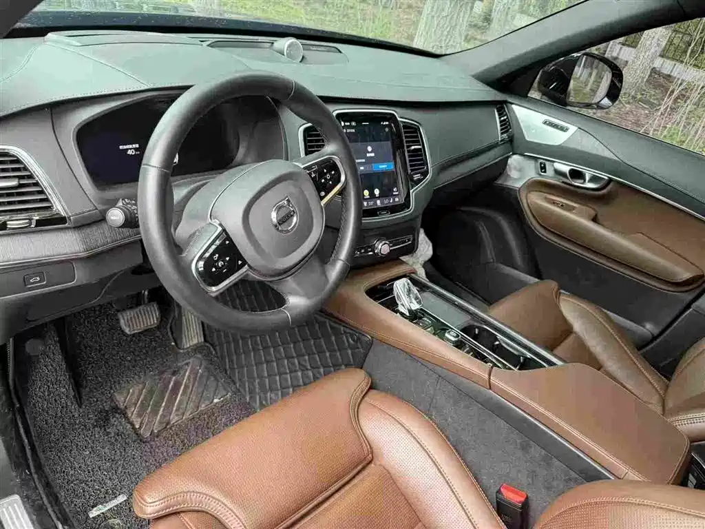 Volvo XC90 2023 B6 Luxury 7 мест