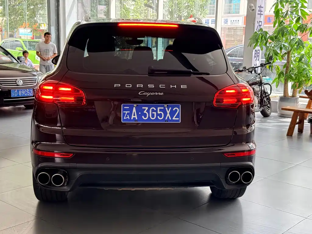 Porsche Cayenne — миниатюра 5