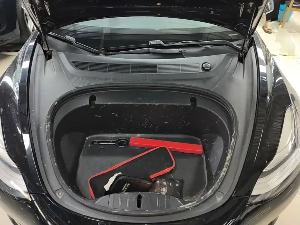 Tesla Model 3 — миниатюра 20