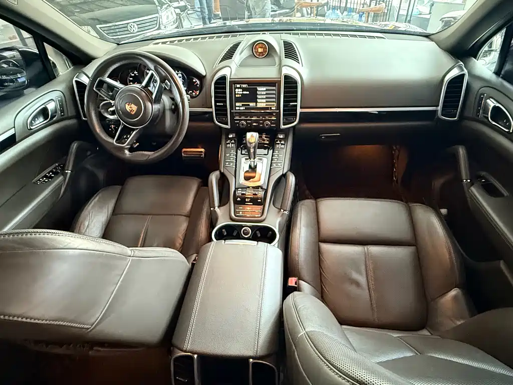 Porsche Cayenne — миниатюра 9
