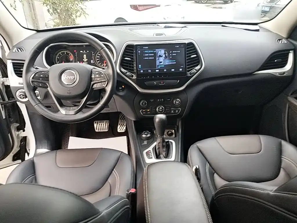 Jeep Cherokee — миниатюра 10