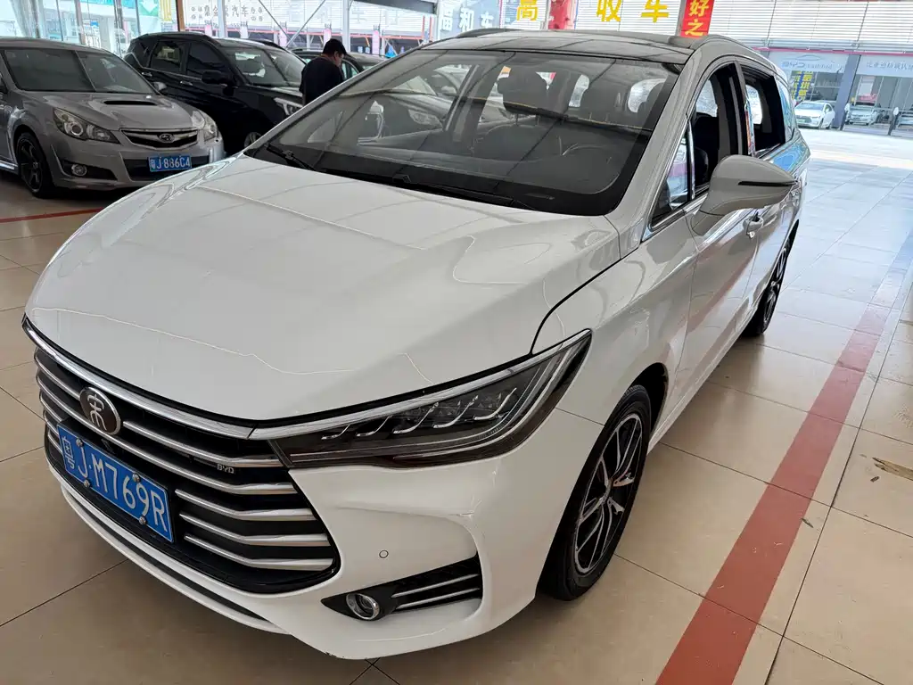 BYD MAX