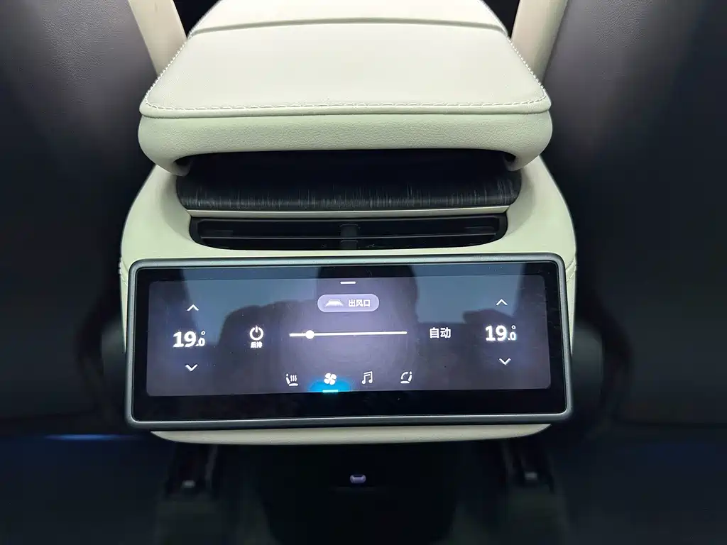 NIO ES6 — миниатюра 17