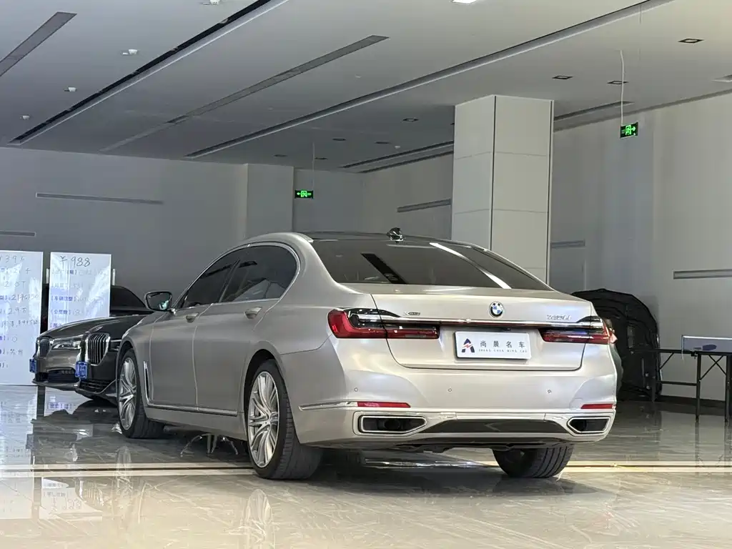 BMW 7 Series — миниатюра 14