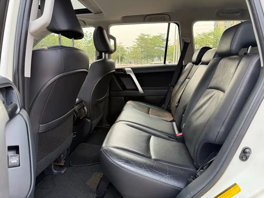Toyota Land Cruiser Prado 2016 2.7L AT Standard