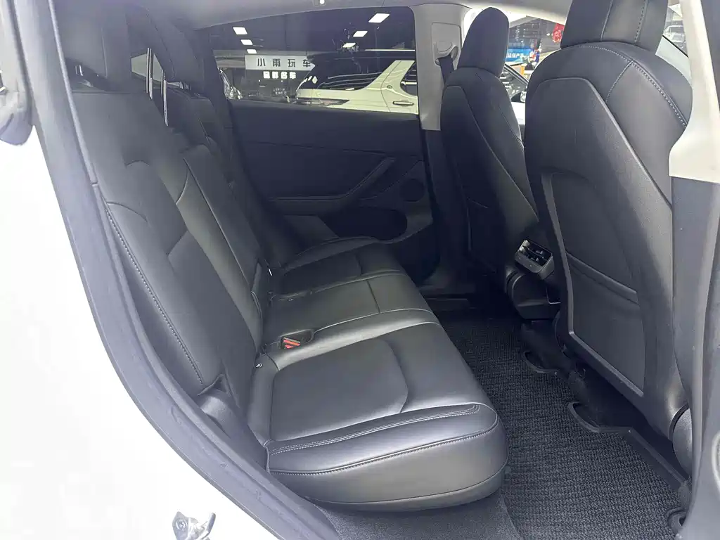Tesla Model Y — миниатюра 7