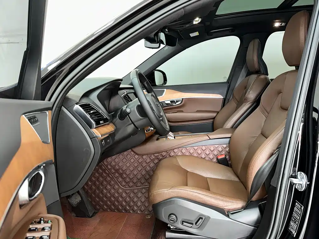 Volvo XC90 2022 B6 Luxury 7 мест