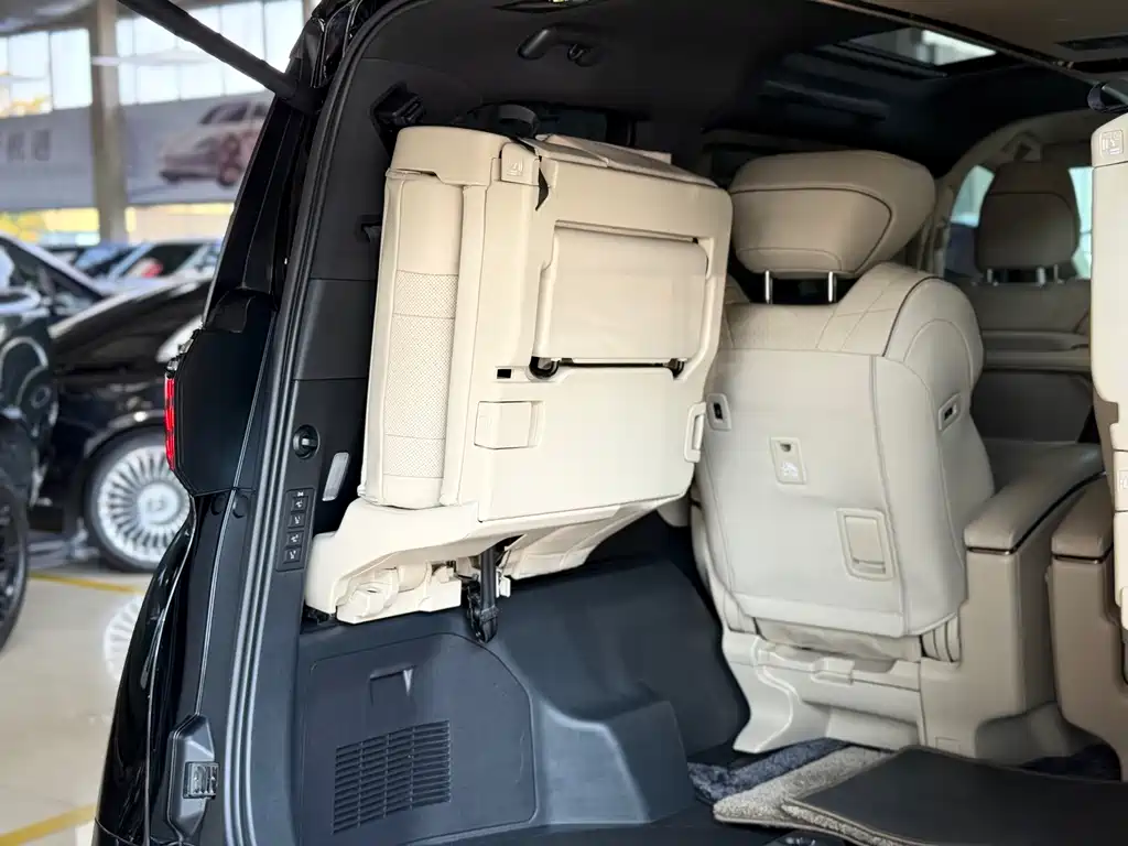 Toyota Alphard — миниатюра 22