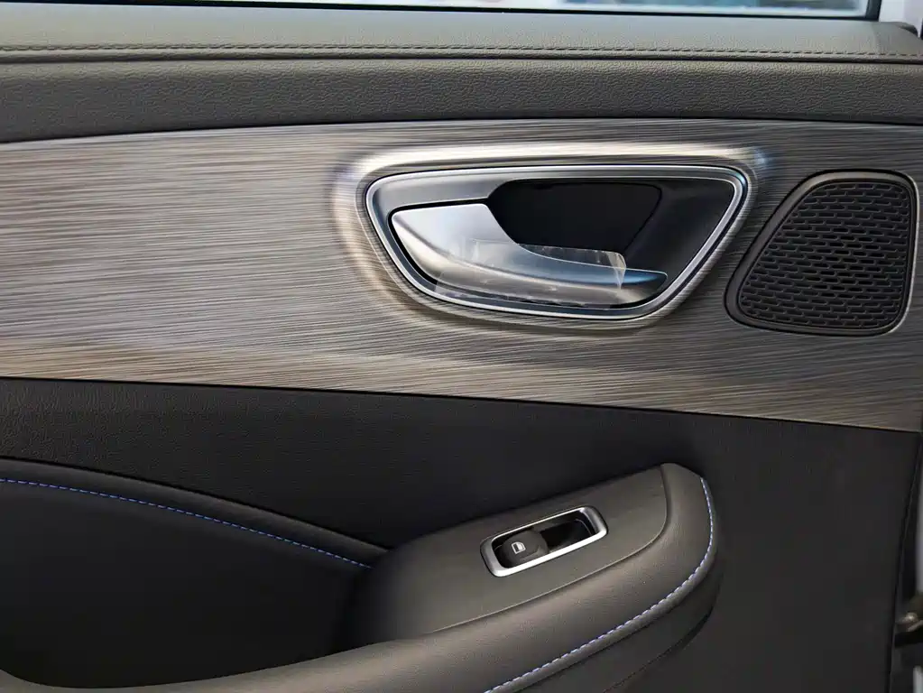 Roewe RX5 - фото 8