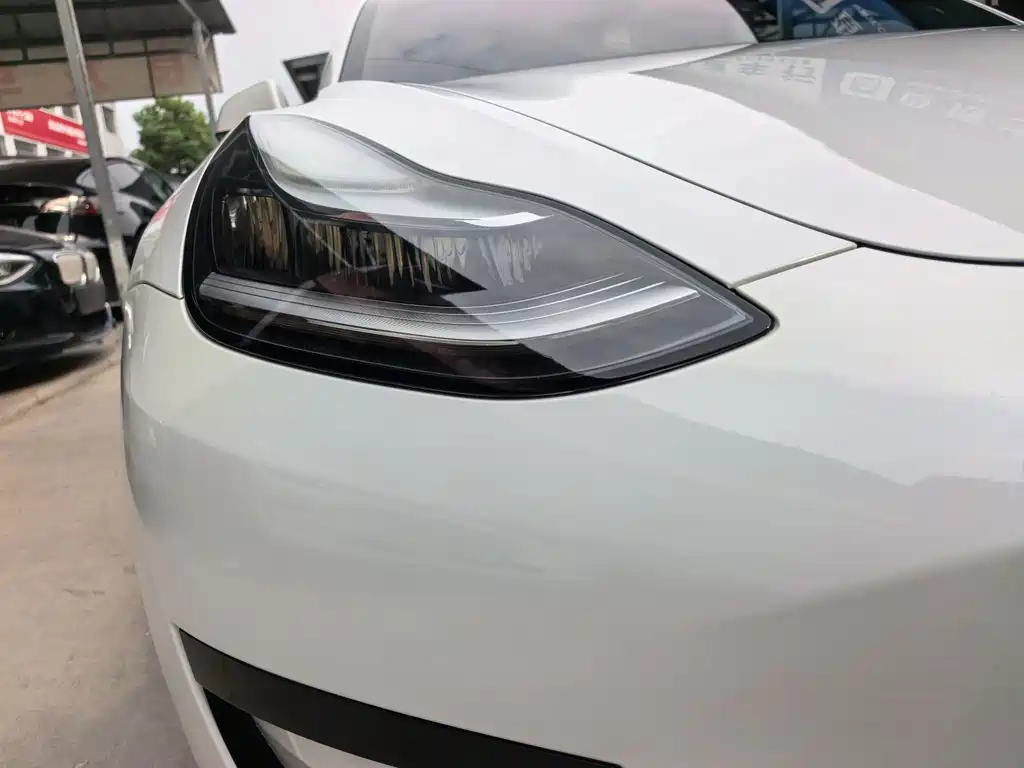Tesla Model 3 — миниатюра 4