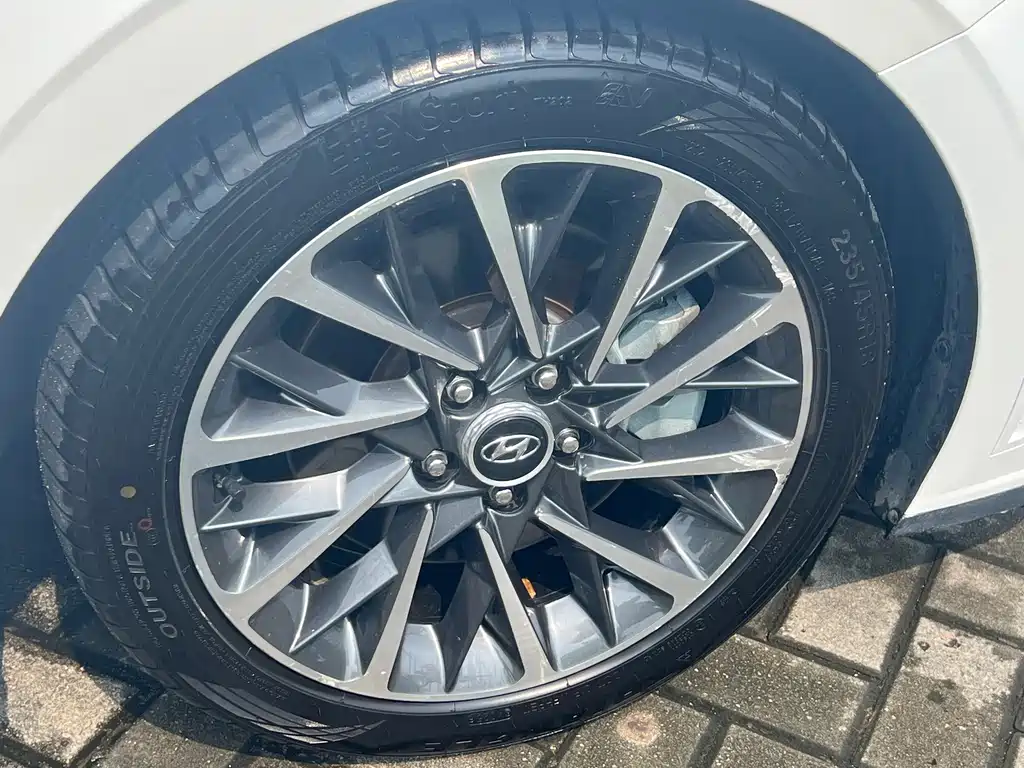 Hyundai Sonata — миниатюра 5