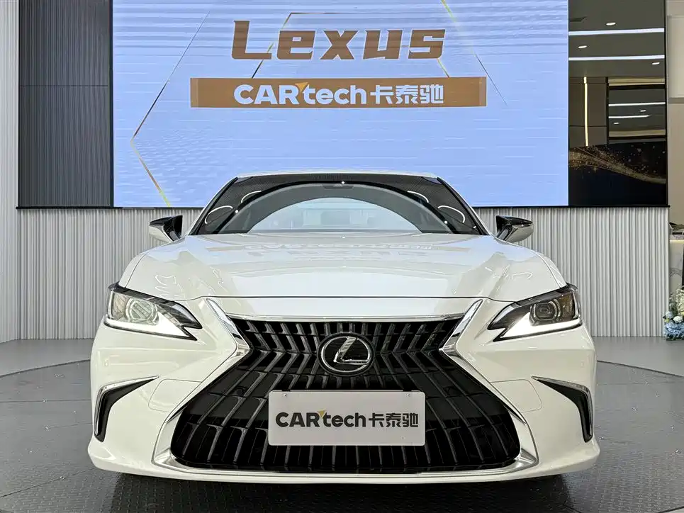 Lexus ES 2022