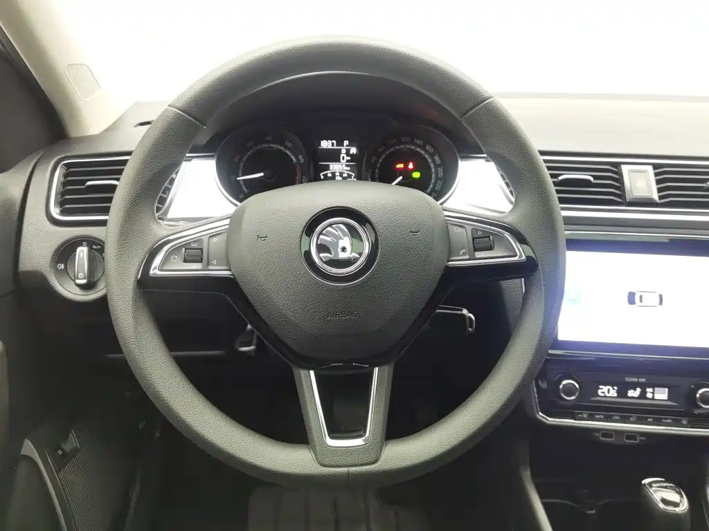 Skoda Rapid — миниатюра 11