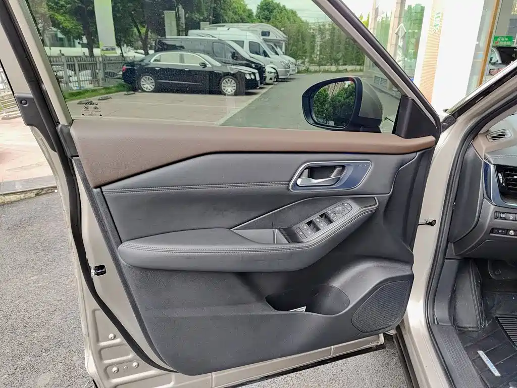 Nissan X-Trail — миниатюра 6