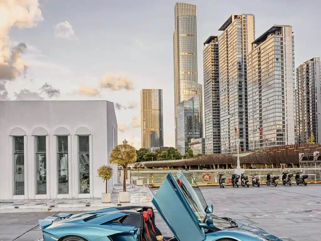 LAMBORGHINI AVENTADOR