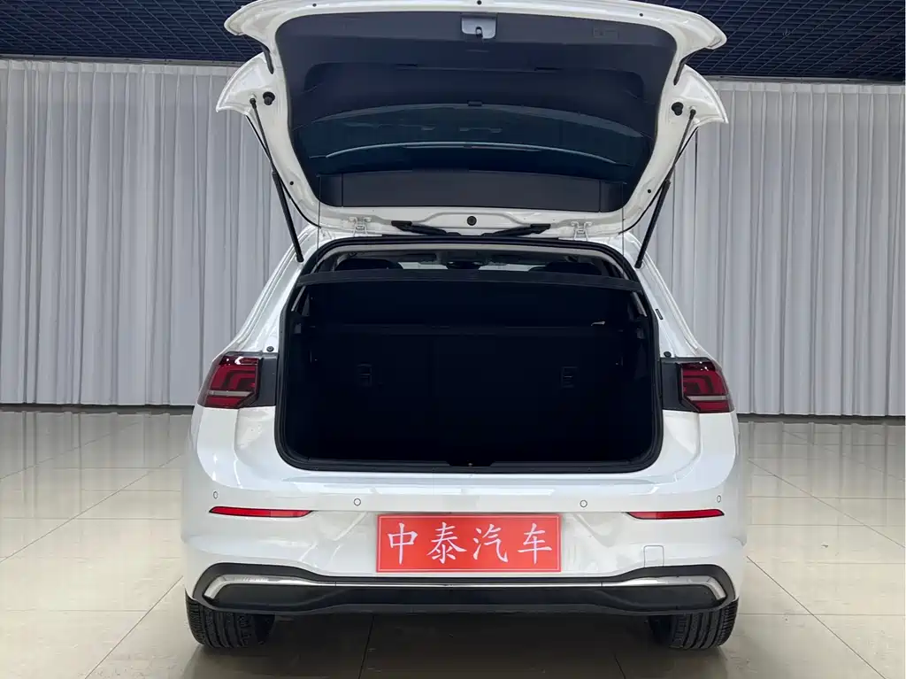 Volkswagen Golf 2025 300TSI Pro