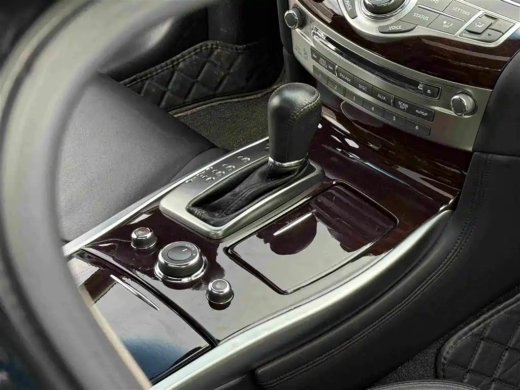 Infiniti Q70 — миниатюра 6