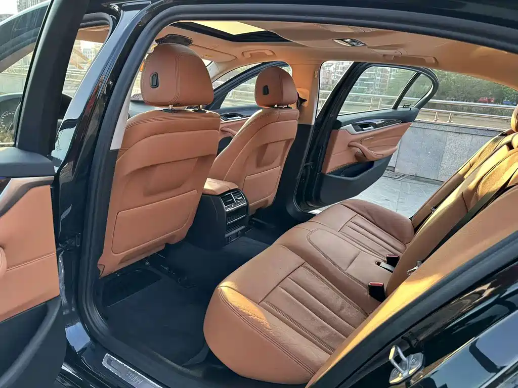 BMW 5 Series — миниатюра 6
