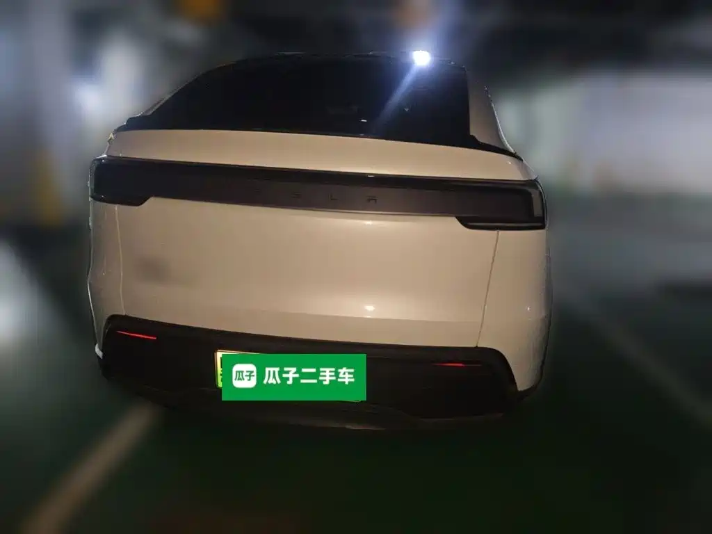 Tesla Model Y L — миниатюра 3