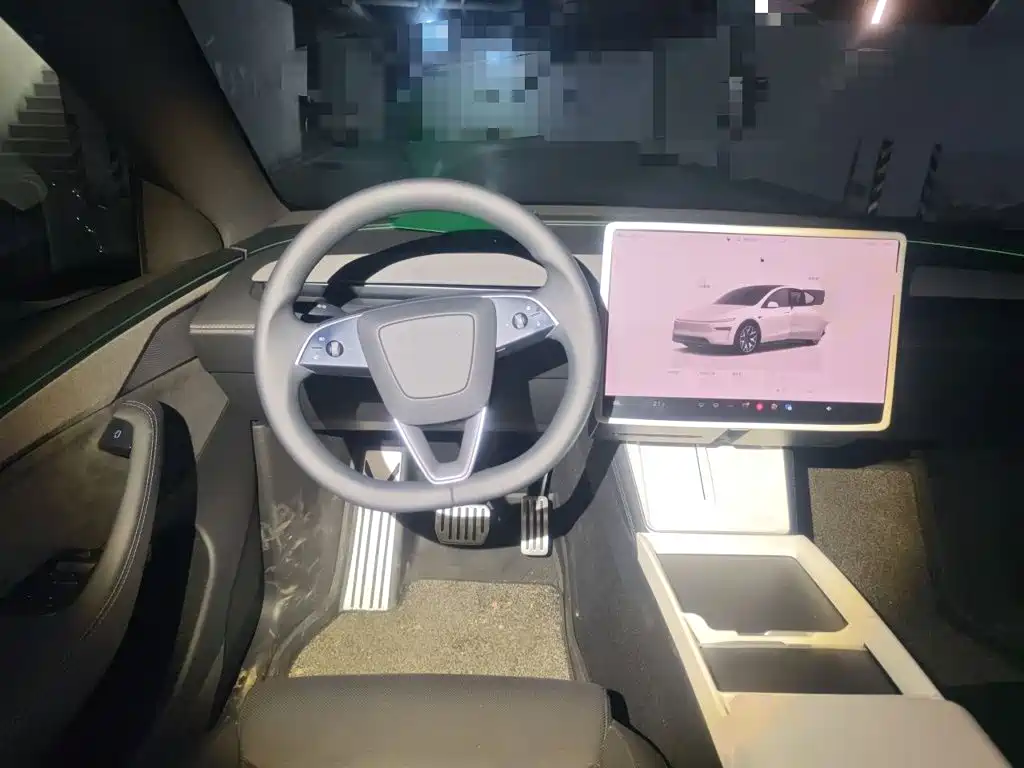 Tesla Model Y L — миниатюра 6