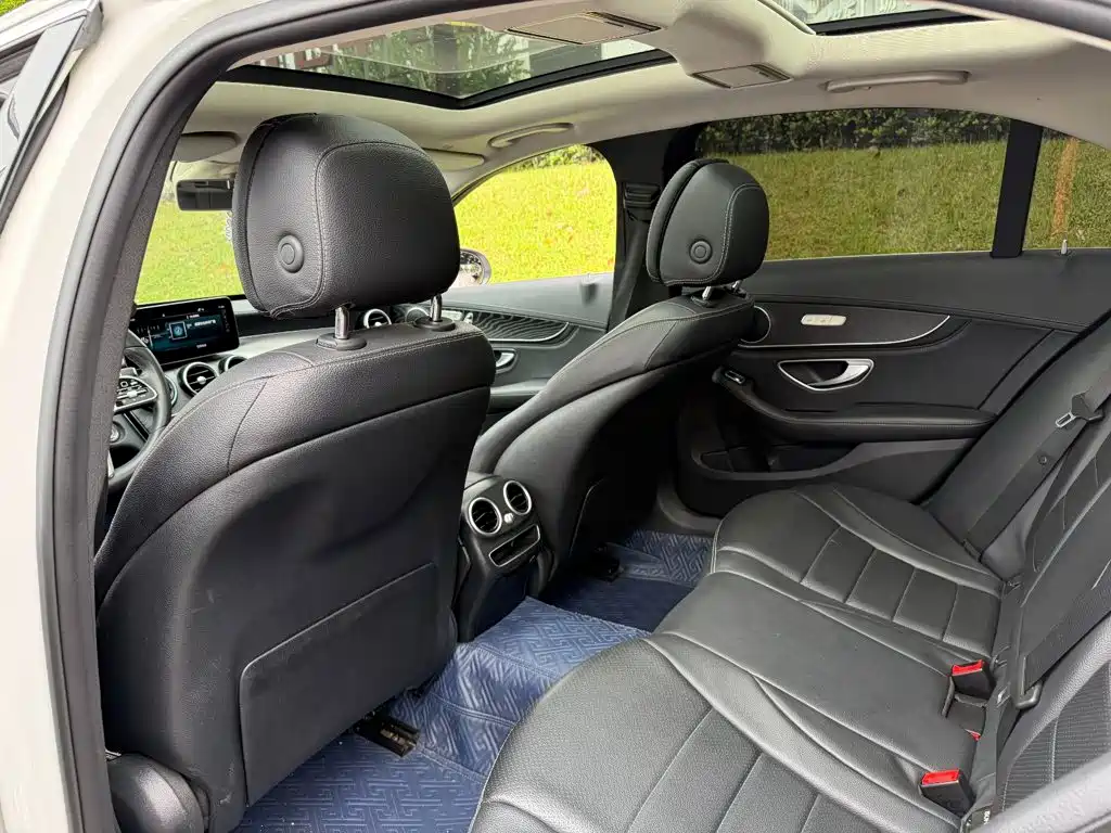 Mercedes-Benz C-Class — миниатюра 11