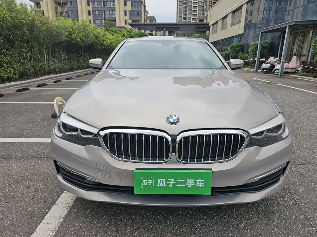 BMW 5 Series — миниатюра 24