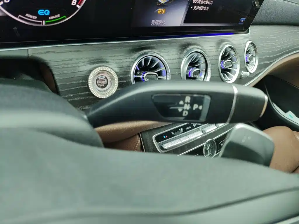 Mercedes-Benz E-Class — миниатюра 7