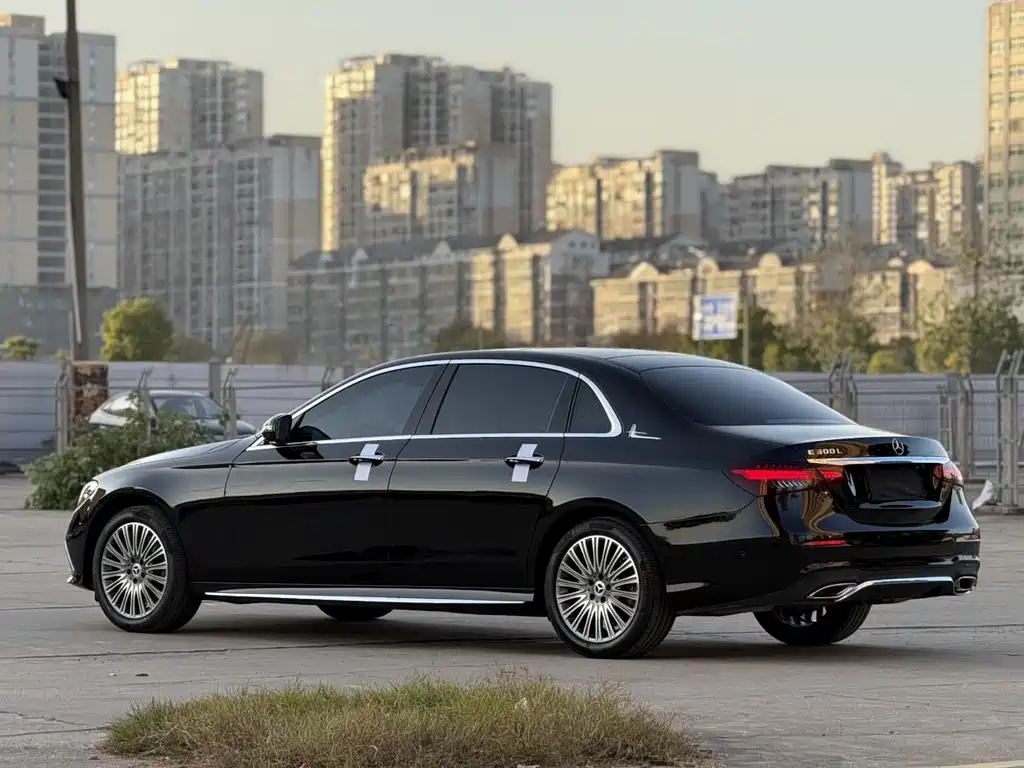 Mercedes-Benz E-Class — миниатюра 9
