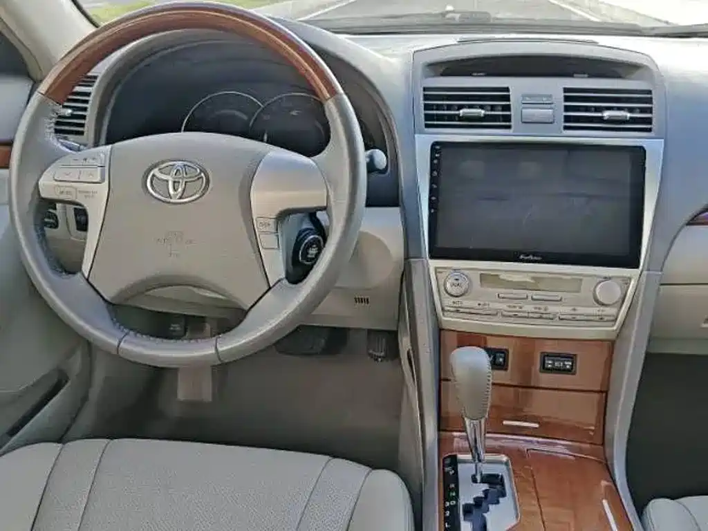 Toyota Camry — миниатюра 4