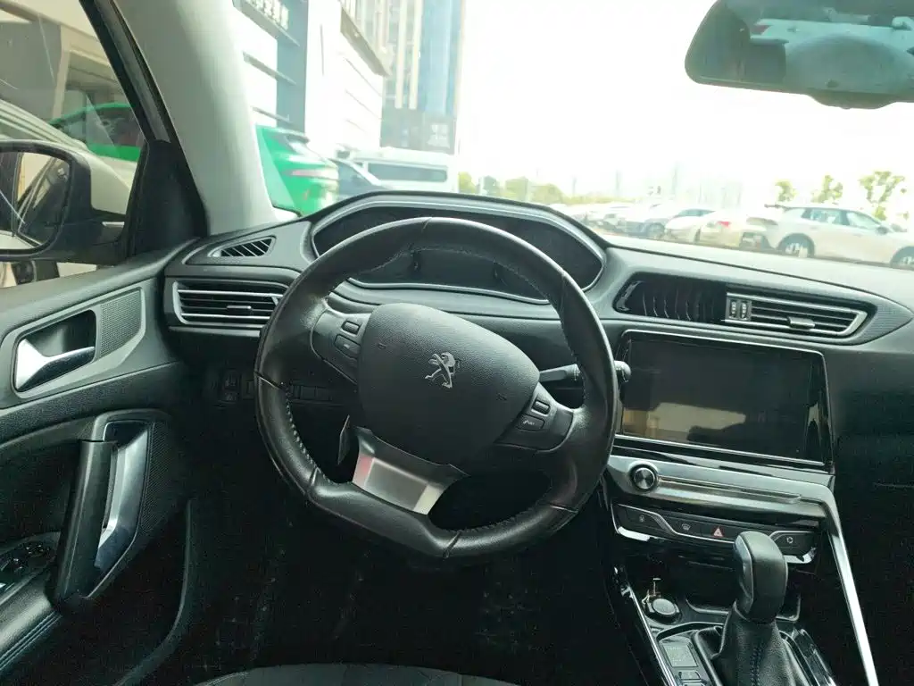 Peugeot 308 — миниатюра 6