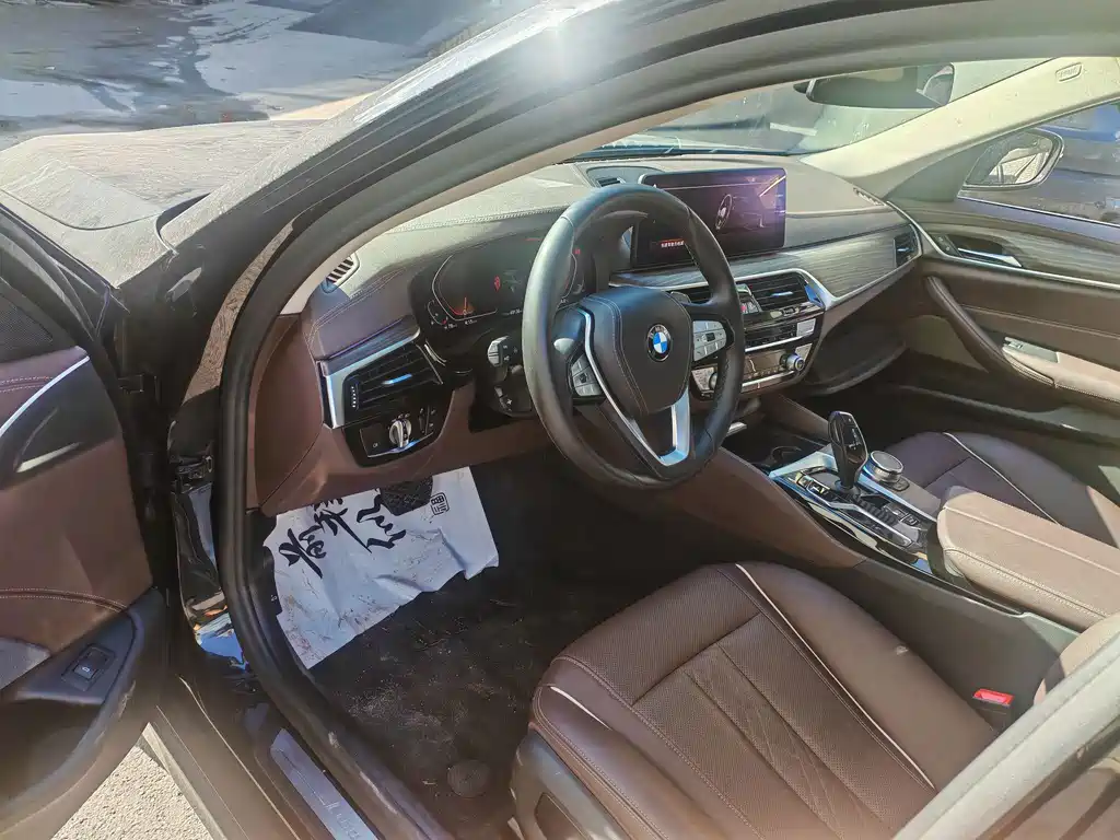 BMW 5 Series — миниатюра 6