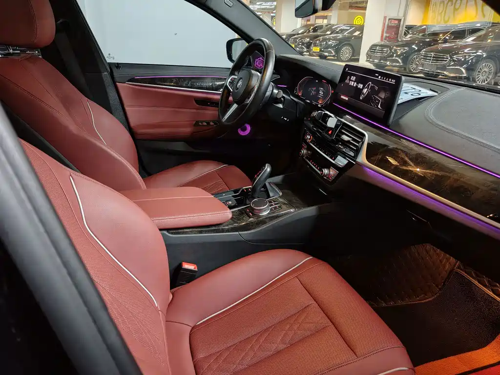 BMW 5 Series — миниатюра 10