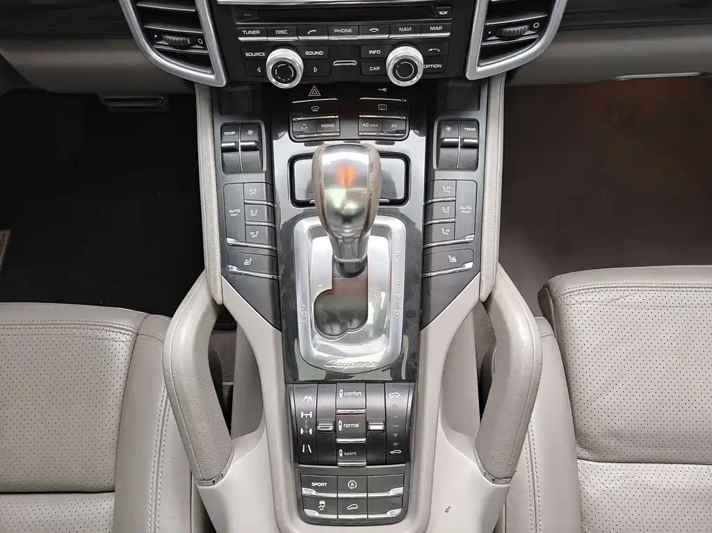 Porsche Cayenne — миниатюра 16