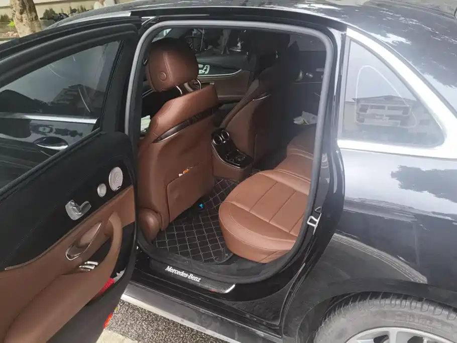 Mercedes-Benz E-Class — миниатюра 11