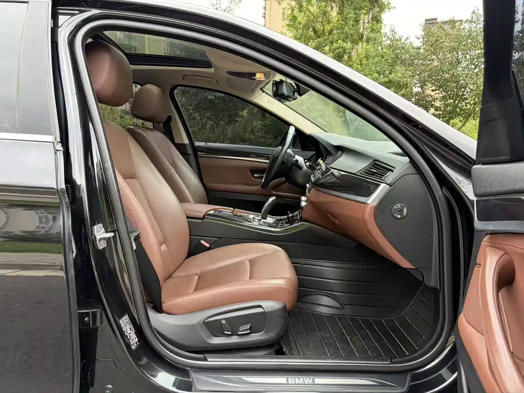 BMW 5 Series — миниатюра 8