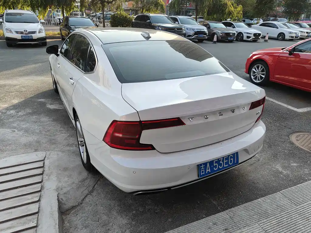 Volvo S90 — миниатюра 7