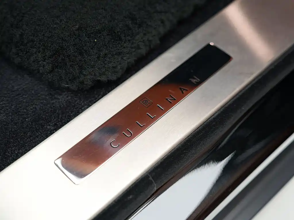 Rolls-Royce Cullinan — миниатюра 18